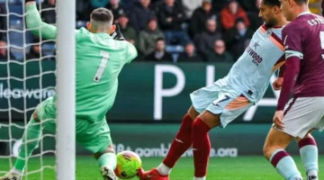 برينتفورد يحسم مواجهة مثيرة أمام بيرنلي بسبعة أهداف في الجولة 28 بالبريميرليج